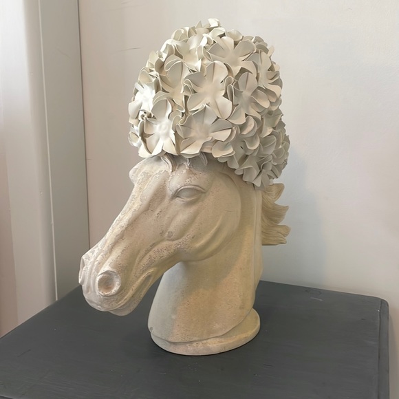 White Retro Petal Flower Rubber Swim Cap - Picture 4 of 11